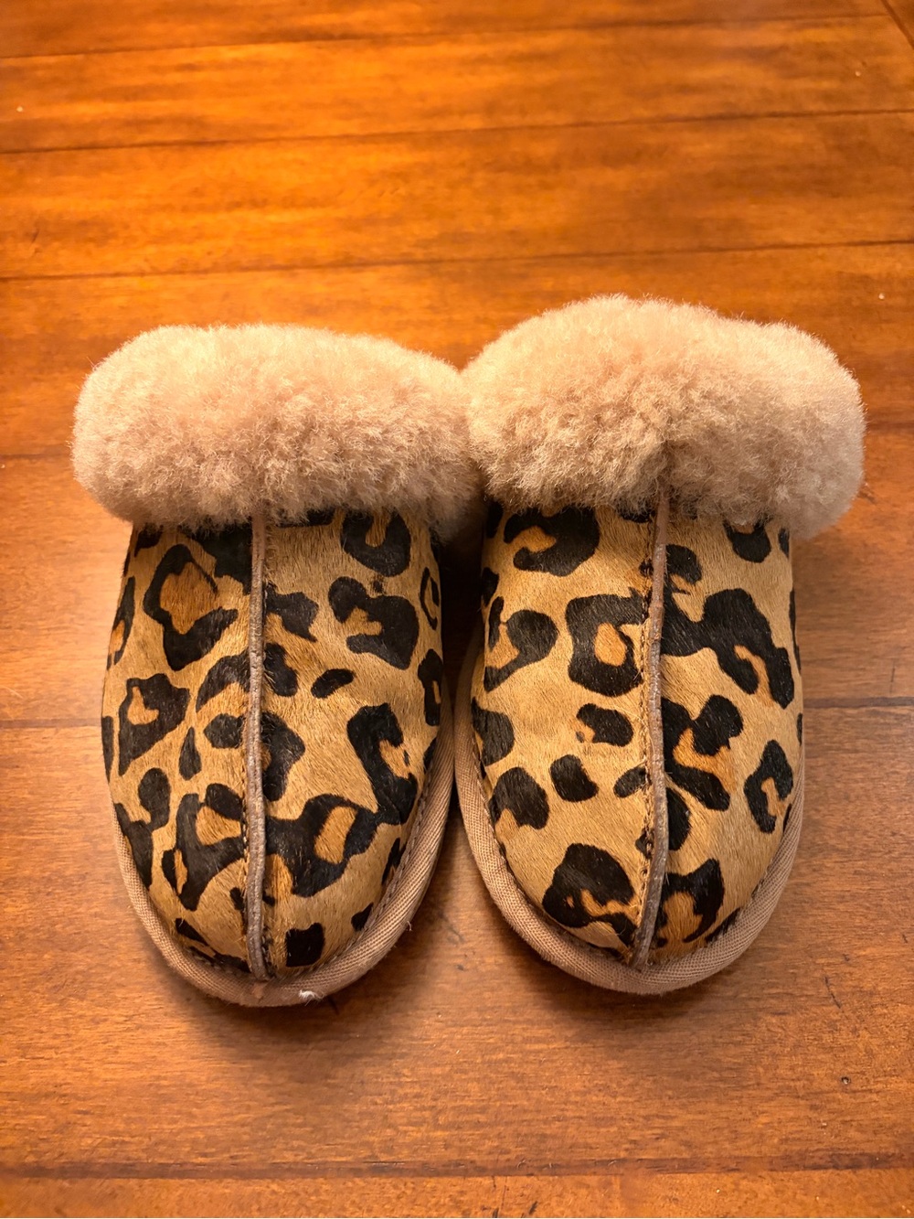 UGG- Women’s Leopard Print Cozy Slip-On Slippers - Brown